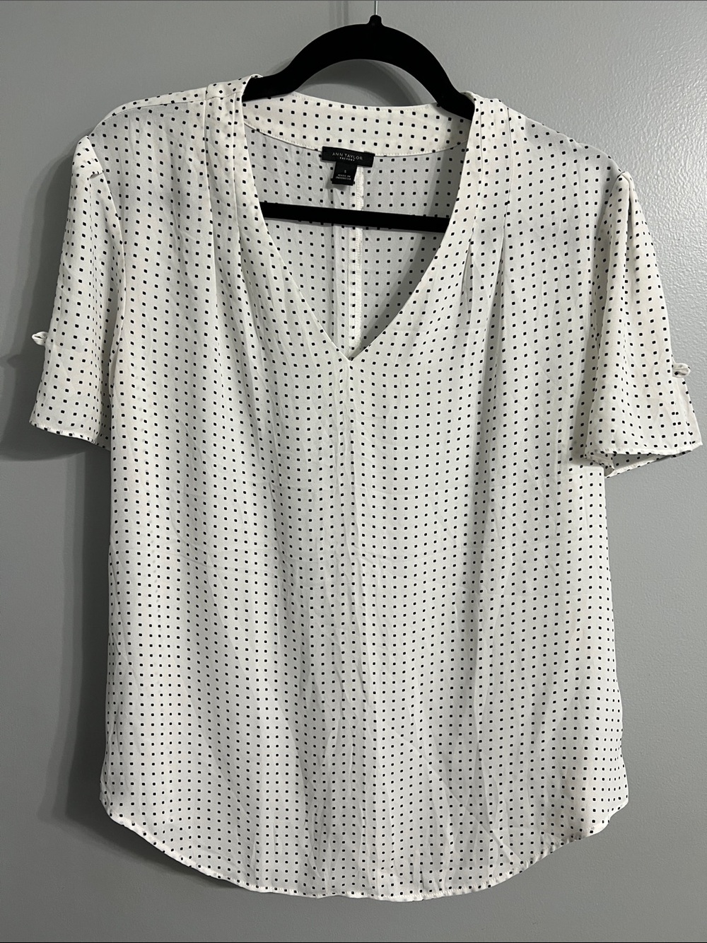 Ann Taylor V-Neck Short Sleeve Polka Dot Blouse